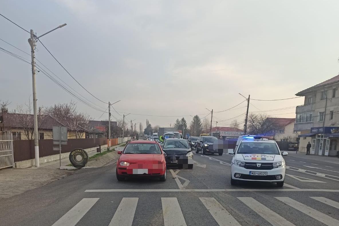 Accident la Golești. Un pieton a fost acroșat