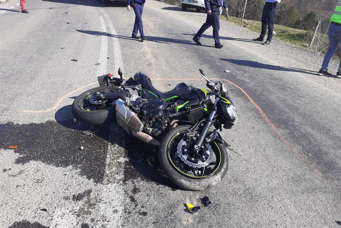 Motociclista lovită de tir, la Vidra, a murit la spital