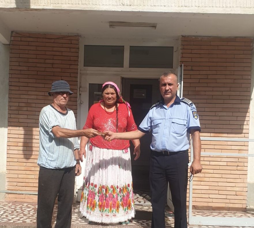 Portofel cu bani și carduri înapoiat proprietarului, la Panciu