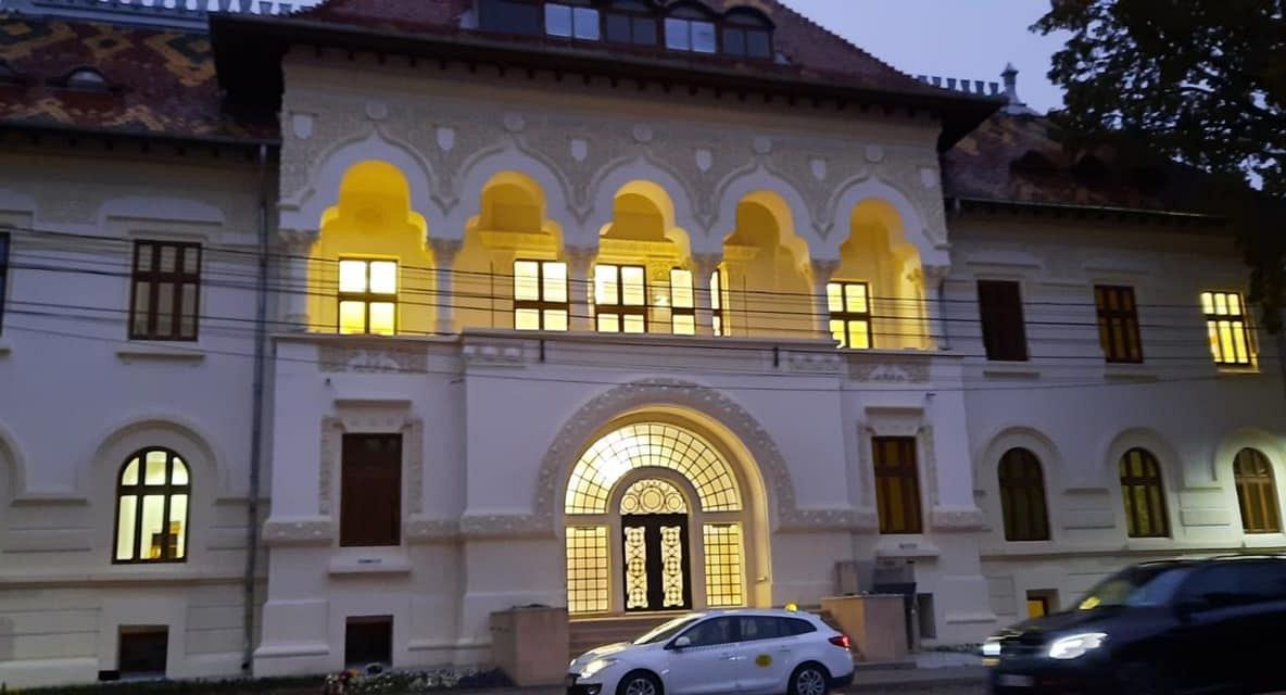 Universitatea București angajează secretar pentru Facultatea de Administrație și Afaceri de la Focșani