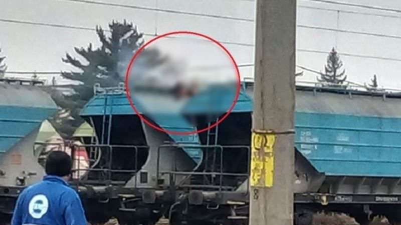 ULTIMA ORĂ Un puști de 16 ani s-a electrocutat după ce a vrut să-și facă un selfie pe un vagon din Gara Focșani