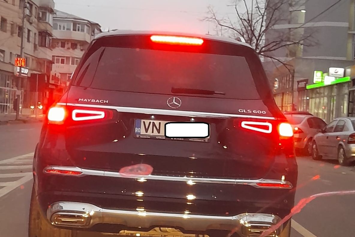 Moș Nicolae i-a pus lui Oprișan în ghetuțe un Maybach de 200 de mii de euro