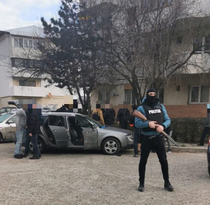 VIDEO Hoți dotați cu tehnică specială - prinși în flagrant la Focșani după 8 luni de filaj al Poliției