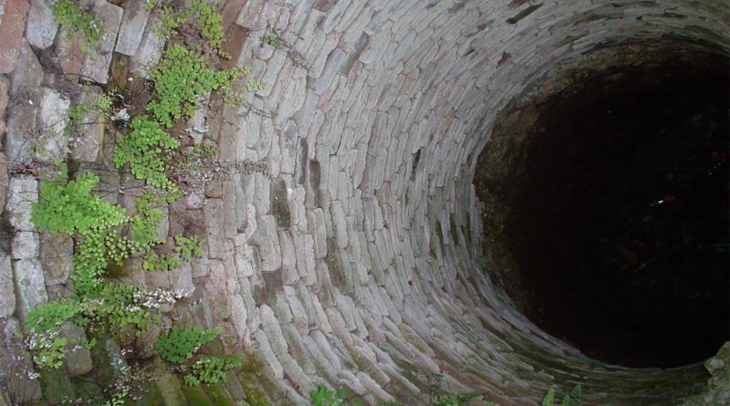 Femeie din Gugești, găsită moartă în fântână, la o zi după ce a plecat de acasă