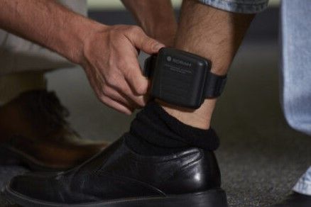 "Brățările" electronice de supraveghere - operaționale în Vrancea