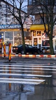 Cu mașina în covrigărie, în Focșani