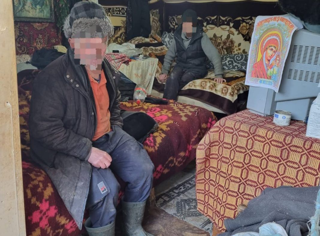 Un vrâncean, reținut în dosarul de trafic de persoane şi supunerea la muncă forțată obligatorie / Victime, persoane cu handicap din centrele din județ