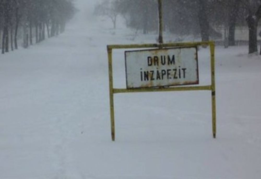 Un autocar a derapat în afara șoselei, în Vrancea - 47 de pasageri se aflau în interior