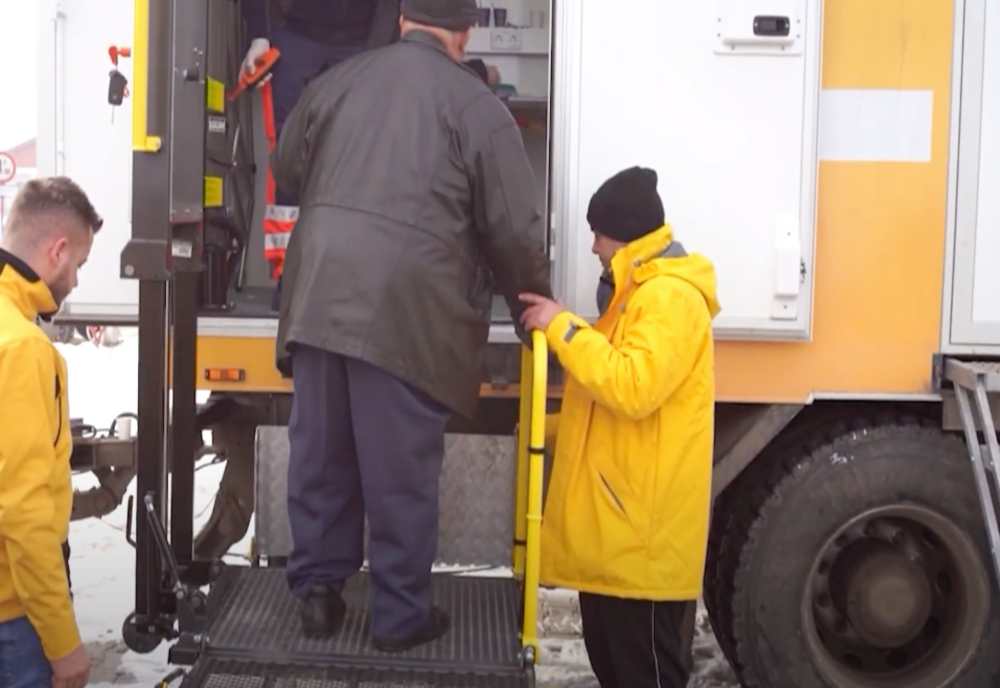 Spitalul mobil a readus zâmbetul pe obrazul bunicilor. Mii de români au acum acces la servicii medicale gratuite