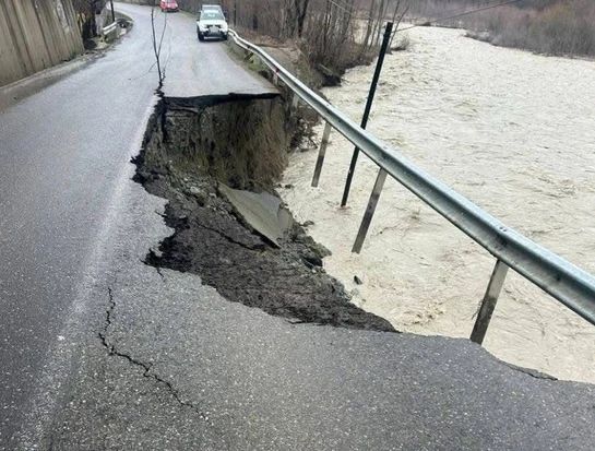 Inundațiile au forțat zeci de vrânceni din localitățile Biliești și Mirceștii Vechi să-și părăsească locuințele și să se adăpostească la rude sau la prieteni.