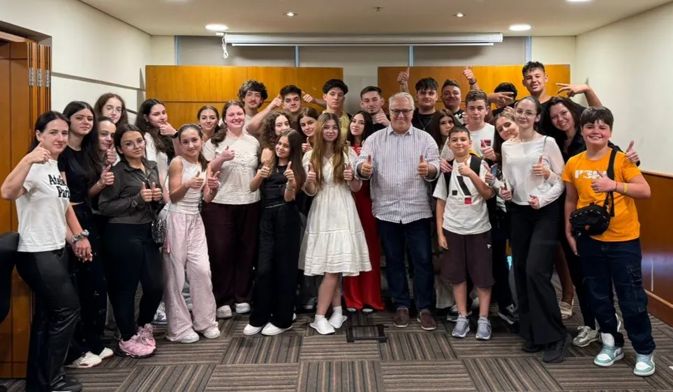 Cei 28 de elevi și profesoarele lor revin astăzi acasă