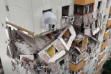 Imagini aeriene spectaculoase: amploarea distrugerilor din blocul din Rahova, la peste nouă luni de la explozia de gaze – VIDEO