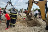 Incident în Vrancea: un bărbat a fost prins sub un mal de pământ în timp ce săpa un puț