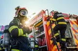 Incendiu puternic în Slobozia Bradului: o casă și o groapă de gunoi, cuprinse de flăcări