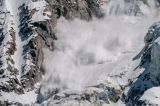 Risc ridicat de avalanșă în masivele montane, la 1.800 de metri altitudine