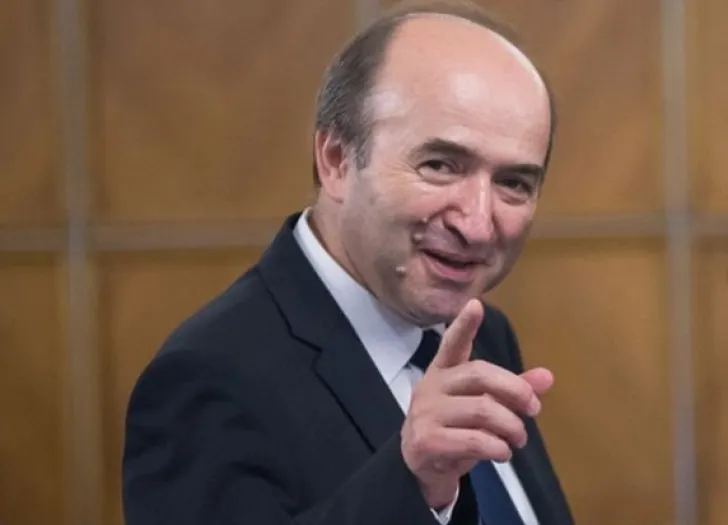 tudorel_cu_degetul_49495200
