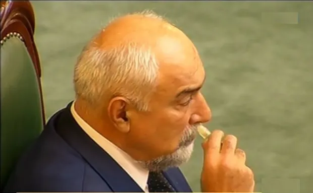 varujan-vosganian-lacrimi-si-mir-in-plenul-senatului-294928
