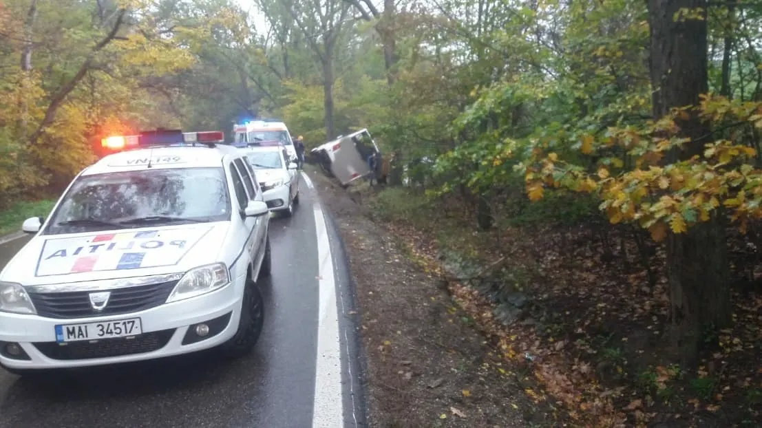autocar rasturnat