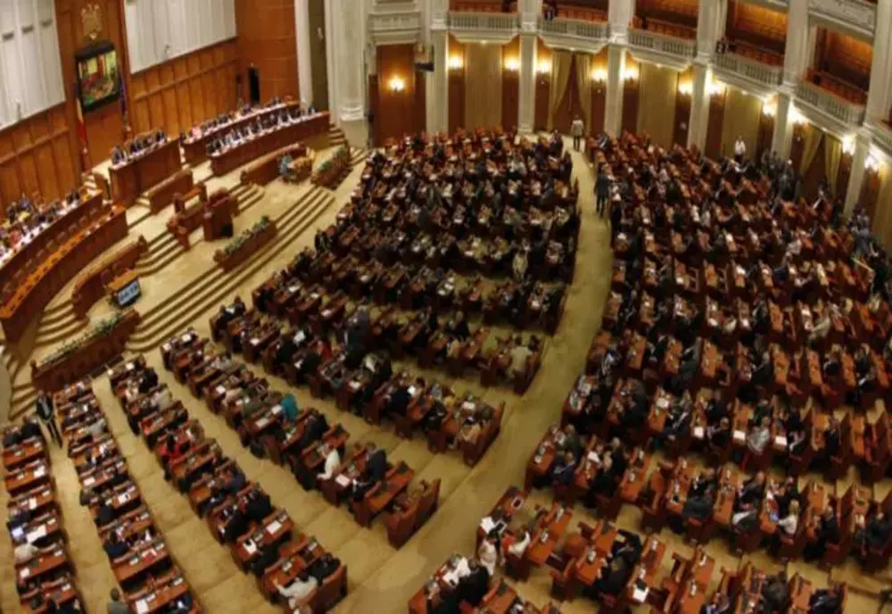 Parlamentarii își umflă salariile, în timp ce românii de abia se descurcă de la o lună la alta