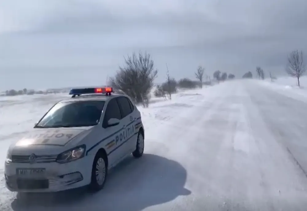 INFOTRAFIC - Se circulă în condiții dificile pe mai multe drumuri din 7 județe