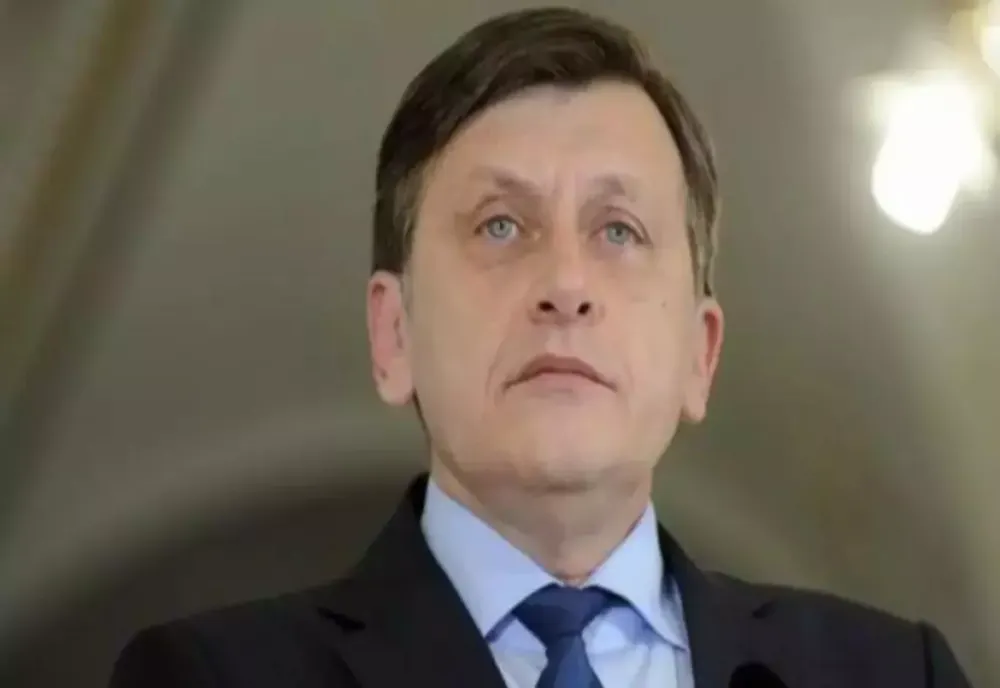 CRIN ANTONESCU LANSEAZĂ PROVOCĂRI PENTRU SUSȚINĂTORII LUI NICUȘOR DAN: „NU MAI STAȚI CU OCHII PE PNL ȘI PSD! VEDEȚI-VĂ DE CAMPANIA VOASTRĂ!”
