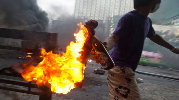 molotov_cocktail_thailand_59487900