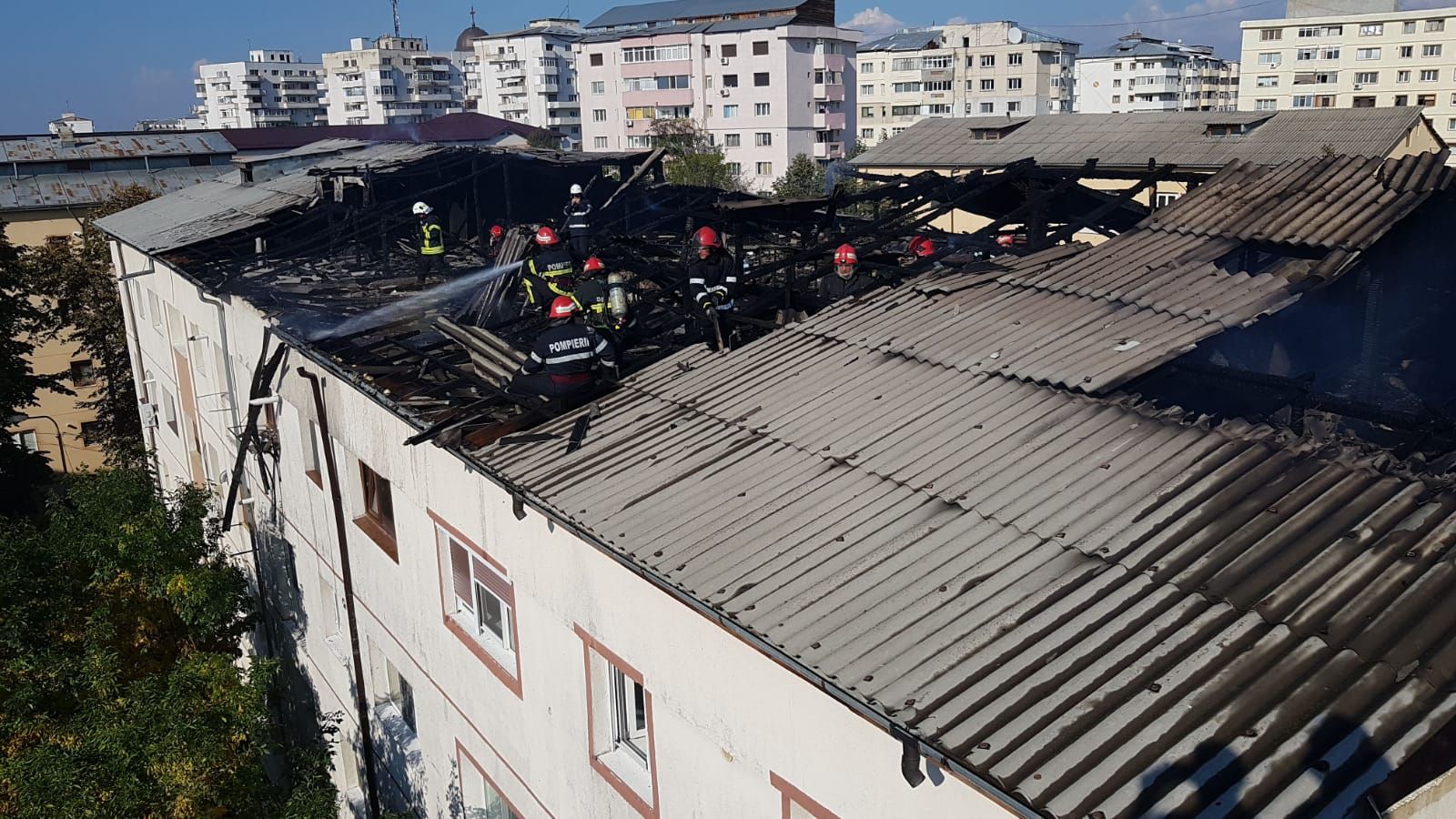 incendiu acoperis bloc 1