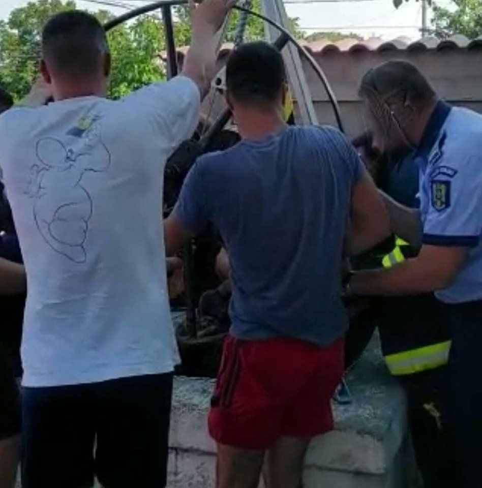 copil cazut in fantana