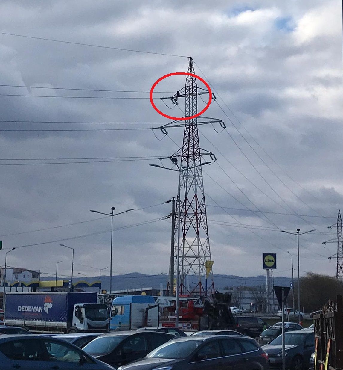 barbat pe stalp focsani