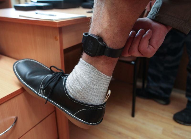 image-2022-08-9-25725978-41-bratara-electronica-pentru-agresori