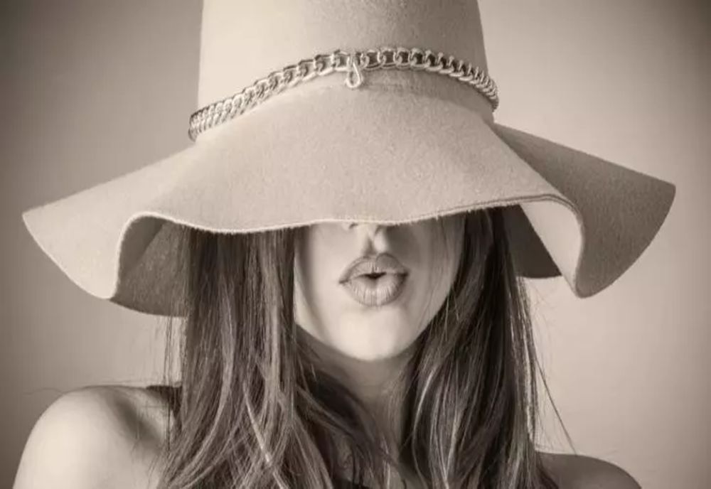 Cum arată cea mai frumoasă româncă, conform Inteligenței Artificiale