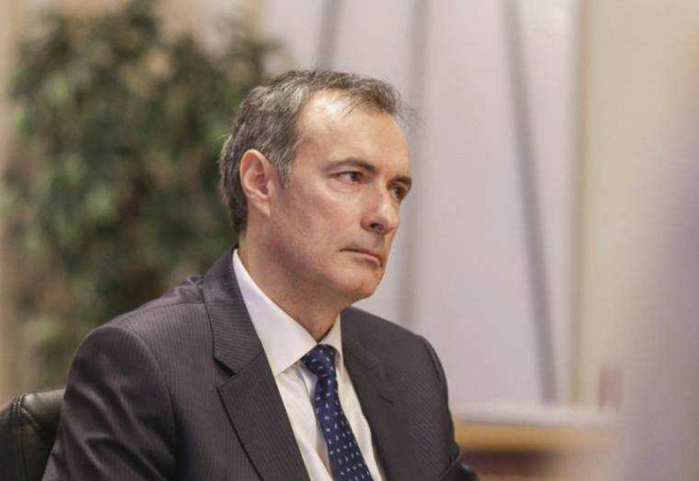 În timp ce Călin Georgescu e adus la secție, apar noi imagini cu Florian Coldea și o doamnă misterioasă în aeroport, după ce s-au întors de la Nisa - VIDEO