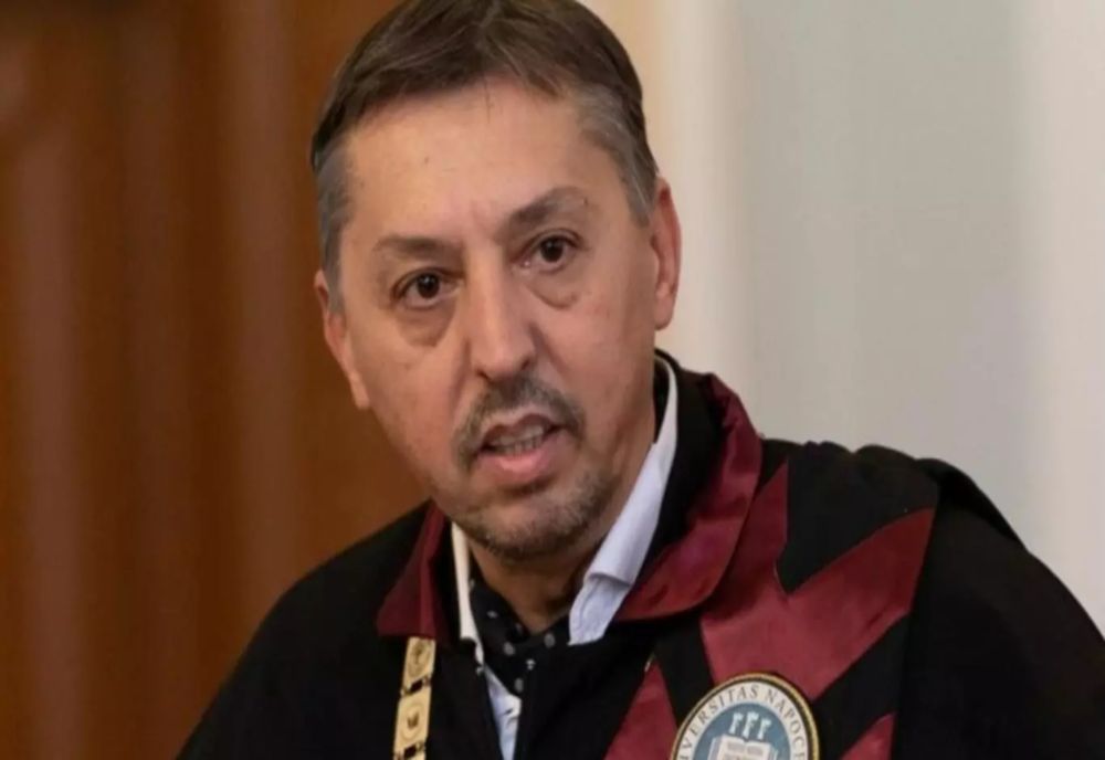 DANIEL DAVID: PENTRU ELEVI VOR FI TREI TIPURI DE BURSE - DE MERIT, SOCIALE, TEHNOLOGICE