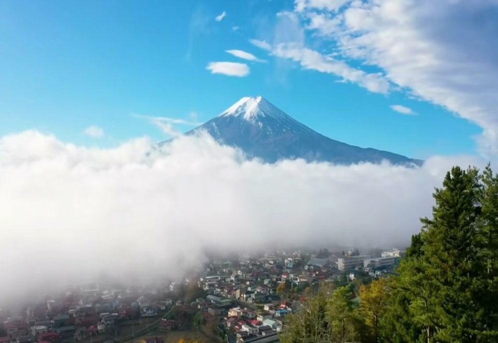 JAPONIA: TAXĂ DE DRUMEȚIE, PE TOATE TRASEELE MUNTELUI FUJI