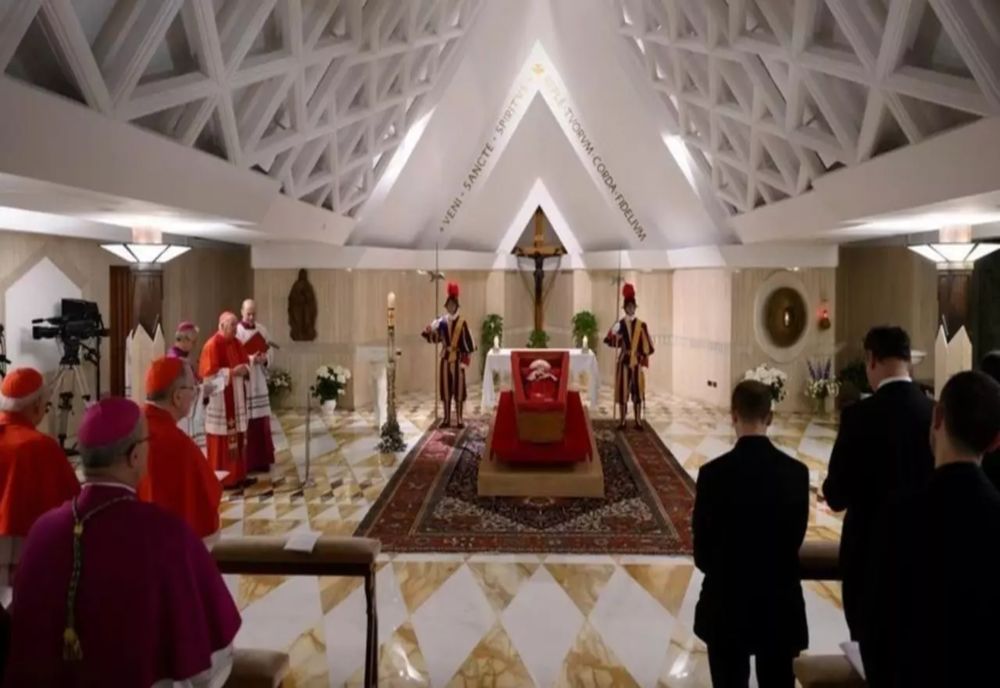 Vaticanul va folosi inteligența artificială pentru a traduce liturghia în 60 de limbi, în timp real