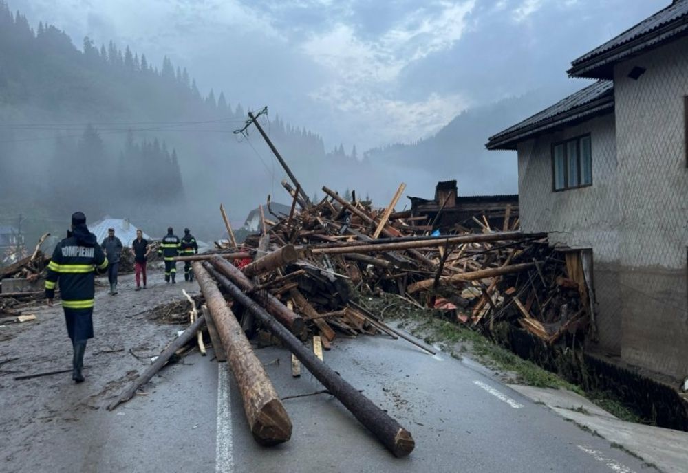 GUVERN: ALTE 30 DE CONTAINERE DE LOCUIT, TRIMISE ÎN ZONA BROŞTENI-NEAGRA
