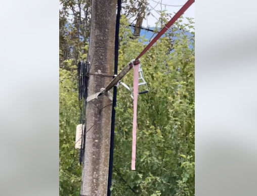 Stalpi legati cu chingi la Vidra