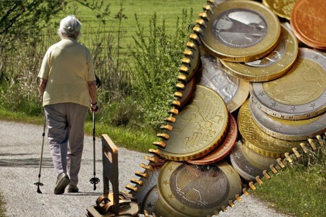 Pensionarii din România, tot mai departe de un trai decent: pensia medie nu acoperă nici necesarul de bază