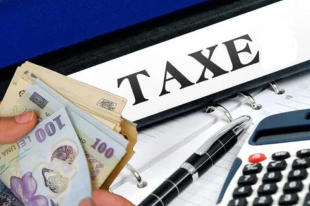 Cozi interminabile la taxe și impozite: românii se înghesuie pentru a beneficia de reducerea de 10%