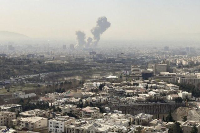 Israelul anunță escaladarea atacurilor asupra Iranului, în timp ce Trump vorbește despre „progrese” în negocieri