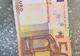 Un tânăr a vrut să cumpere un telefon, de la un jandarm, cu euro falși