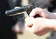 Polițiștii au folosit pistolul pentru a opri în trafic un șofer băut și fără permis