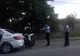 Motociclist somat cu pistolul de polițiști pe un drum din județ
