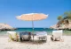 Insula din Grecia care a devenit paradisul turiștilor: umbrele gratuite pe plajă și acces liber pentru toată lumea