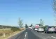 Trafic blocat pe DN2 Bacău-Adjud. Un microbuz cu opt persoane a luat foc în mers la Răcăciuni