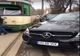 VIDEO Un Mercedes de Vrancea a blocat un tramvai în Brăila